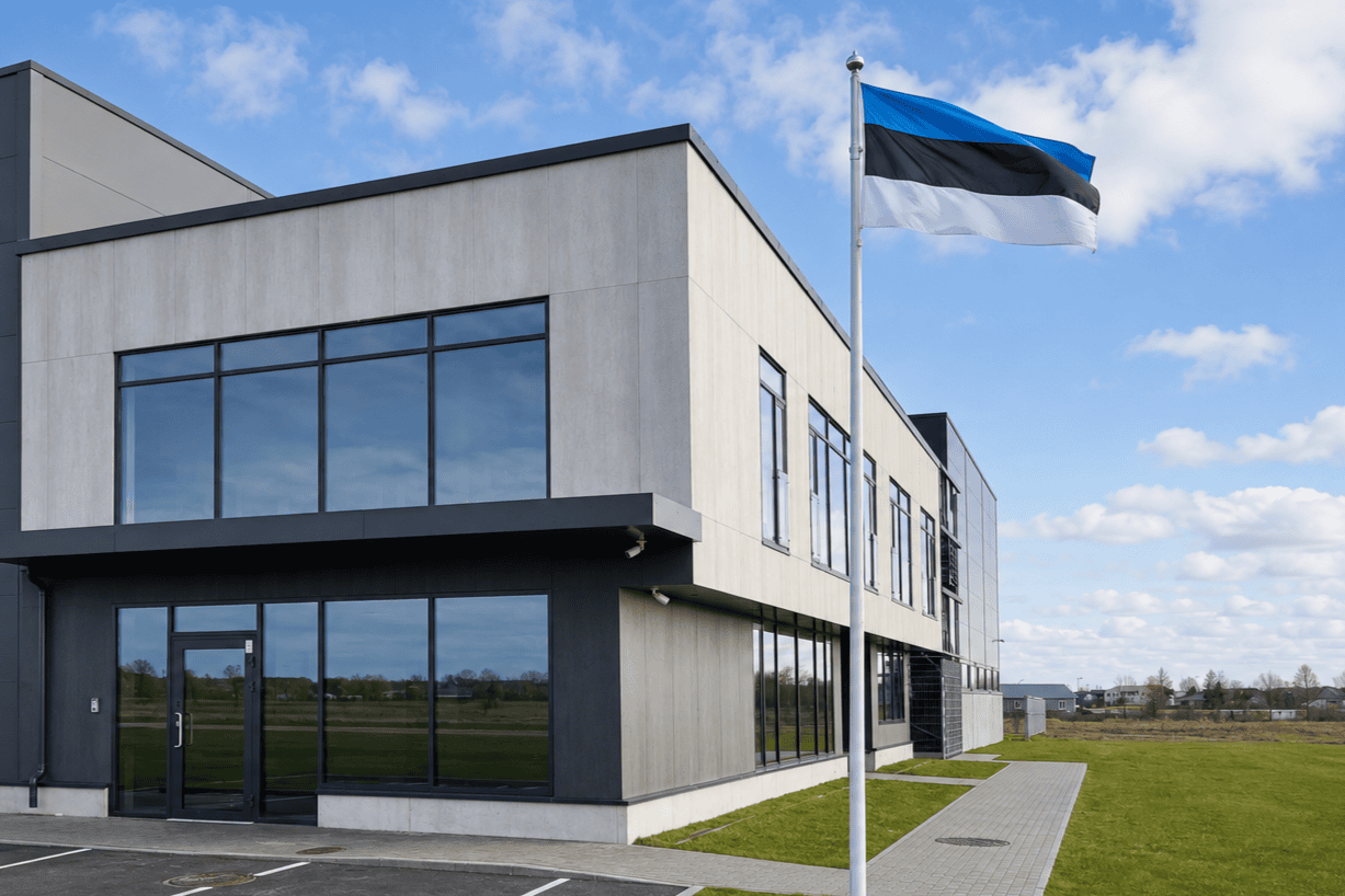 Ärihoone klaasfassaad Loos. Alumiiniumprofiilist toodetud klaasfassaad. Valmistatud Koduaken Alumiiniumi poolt.